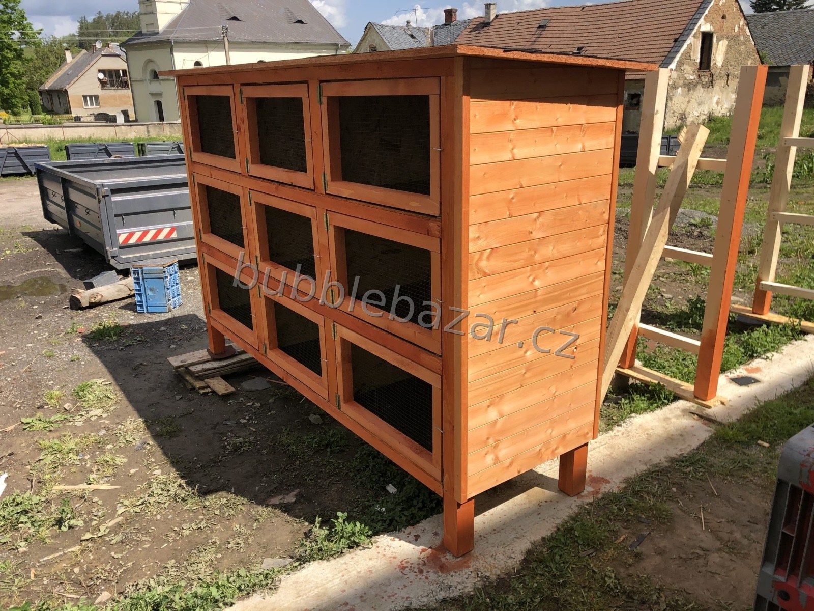 Nová venkovní dřevěná králíkárna s 9 kotci 80 × 80 cm, doprava zdarma