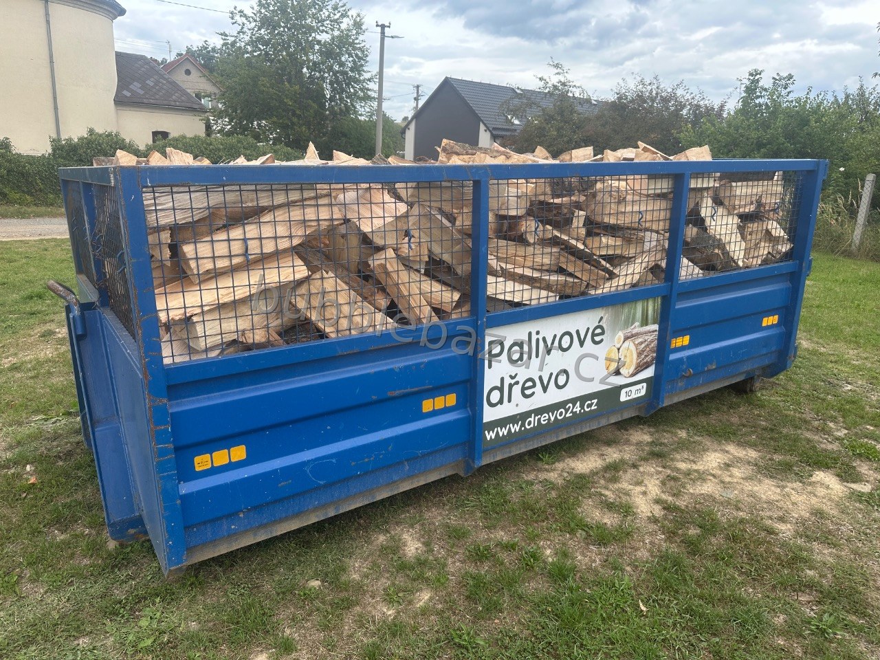 Štípané palivové dřevo s dopravou pro Krnov a okolí