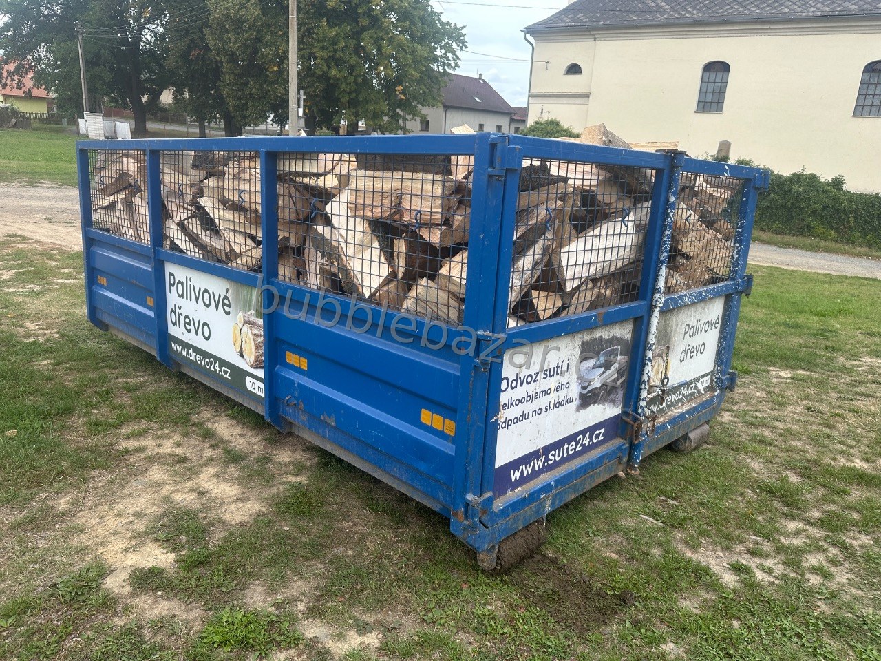 Štípané palivové dřevo s dopravou pro Krnov a okolí