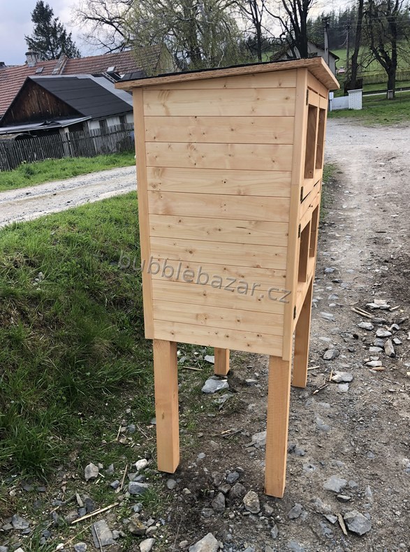 Nová dvoupatrová dřevěná králíkárna se 4 kotci 50 × 50 cm