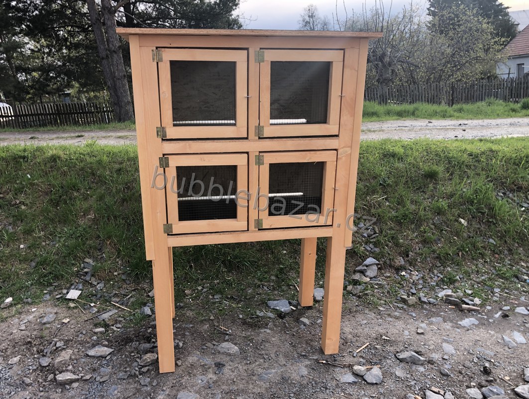Nová dvoupatrová dřevěná králíkárna se 4 kotci 50 × 50 cm