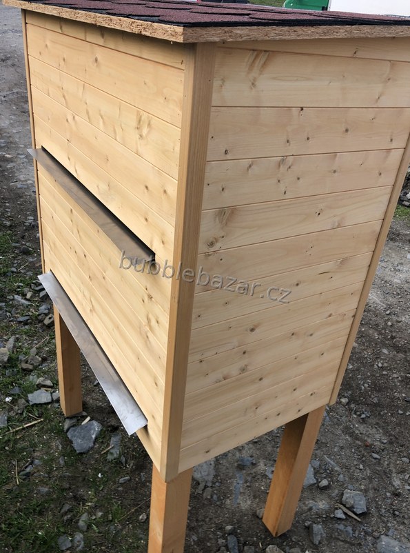 Nová dvoupatrová dřevěná králíkárna se 4 kotci 50 × 50 cm