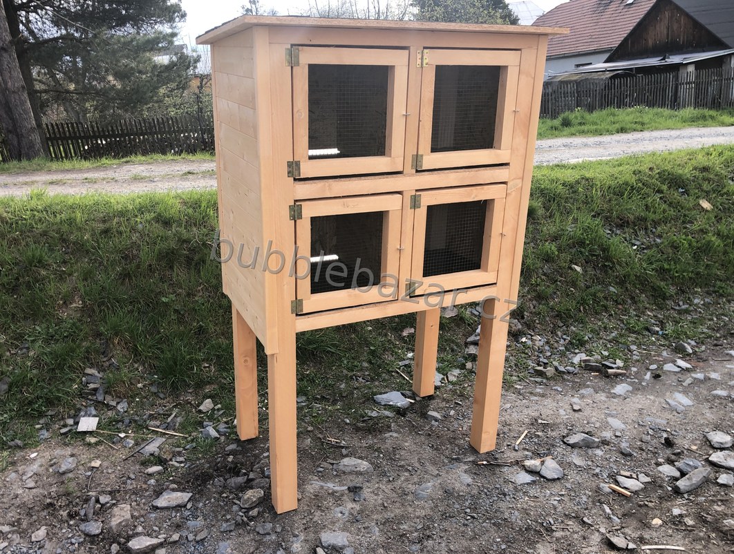 Nová dvoupatrová dřevěná králíkárna se 4 kotci 50 × 50 cm